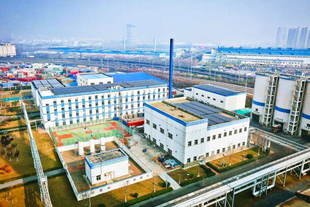 圖為大開(kāi)廠建成投產(chǎn)廠內(nèi)一期1.37兆瓦分布式光伏項(xiàng)目